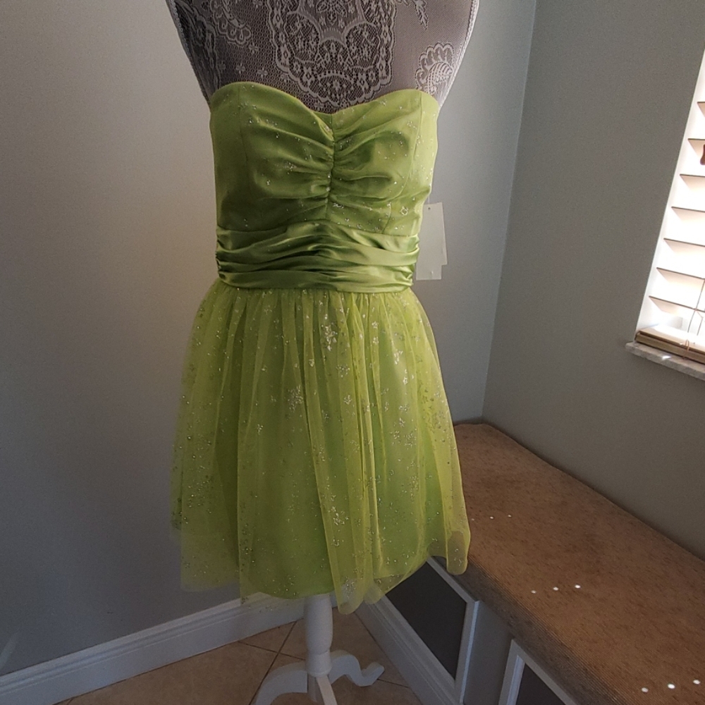 Junior strapless dress